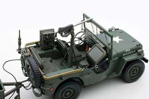 WILLYS JEEP 1943 С ПРИЦЕПОМ (АКСЕССУАРЫ В КОМЛЕКТЕ: ПУЛЕМЕТ, ЯЩИК ЗИП, БОЧКА, РАДИОСТАНЦИЯ) ХАКИ — фото 24