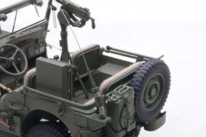 WILLYS JEEP 1943 С ПРИЦЕПОМ (АКСЕССУАРЫ В КОМЛЕКТЕ: ПУЛЕМЕТ, ЯЩИК ЗИП, БОЧКА, РАДИОСТАНЦИЯ) ХАКИ — фото 7