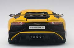 LAMBORGHINI AVENTADOR LP750-4 SV 2015 YELLOW — фото 4