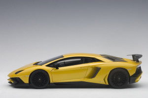 LAMBORGHINI AVENTADOR LP750-4 SV 2015 YELLOW — фото 6