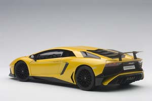 LAMBORGHINI AVENTADOR LP750-4 SV 2015 YELLOW — фото 2