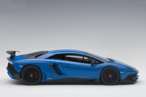 LAMBORGHINI AVENTADOR LP750-4 SV 2015 BLUE — фото 5