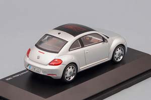 VW VOLKSWAGEN BEETLE COUPE (НОВЫЙ КУЗОВ) 2011 REFLEXSILVER — фото 2