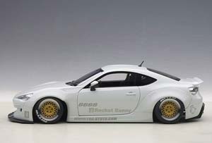 TOYOTA 86 ROCKET BUNNY 2012 METALLIC WHITE/GOLD WHEELS — фото 3