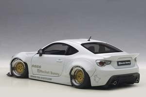 TOYOTA 86 ROCKET BUNNY 2012 METALLIC WHITE/GOLD WHEELS — фото 2