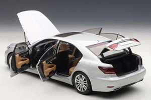 LEXUS LS600HL 2013 СЕРЕБРИСТЫЙ — фото 3