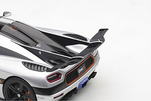 KOENIGSEGG ONE: 1 2014 GRAY WITH CARBON FINISH AND ORANGE — фото 7