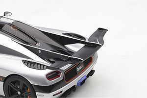 KOENIGSEGG ONE: 1 2014 GRAY WITH CARBON FINISH AND ORANGE — фото 8