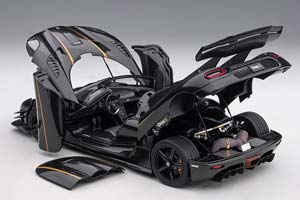 KOENIGSEGG ONE: 1 2014 CARBON WITH GOLDEN STRIPES — фото 3
