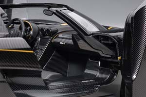 KOENIGSEGG ONE: 1 2014 CARBON WITH GOLDEN STRIPES — фото 5