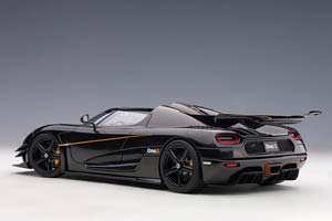 KOENIGSEGG ONE: 1 2014 CARBON WITH GOLDEN STRIPES — фото 9