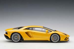 LAMBORGHINI AVENTADOR S 2017 YELLOW PEARL — фото 16