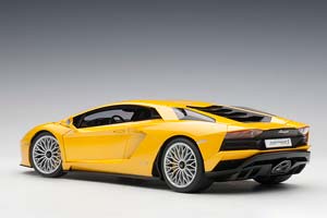 LAMBORGHINI AVENTADOR S 2017 YELLOW PEARL — фото 2