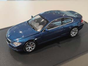 BMW 6 SERIES COUPE (E63) 2003 СИНИЙ (БОКС МОЖЕТ ИМЕТЬ ПОТЕРТОСТИ ИЛИ ТРЕЩИНЫ)