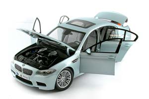 BMW F10 M5 5-SERIES 2012 SILVER METALLIC — фото 3