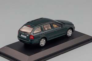 SKODA OCTAVIA COMBI, GREEN — фото 2