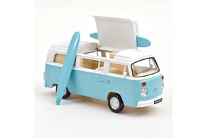 VOLKSWAGEN T2 COMBI CAMPER VAN С ДОСКАМИ ДЛЯ СЕРФИНГА 1973 КЕМПЕР / ФОЛЬКСВАГЕН T2 КОМБИ КАМПЕР ФУРГОН ГОЛУБОЙ