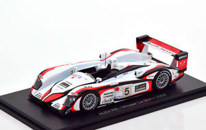 AUDI R8 WINNER 24H LE MANS 2004