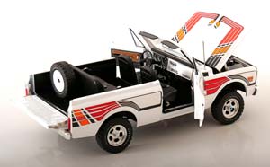 CHEVROLET K5 BLAZER FEATHERS EDITION WITH REMOVABLE HARDTOP 1972 WHITE RED — фото 4