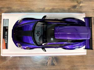 PORSCHE 911 (992) GT3 RS LUGGAGE VIOLA PURPLE METALLIC/BLACK LIVERY WITH BLUE WHEELS / ПОРШЕ 911 992 GT3 RS LUGGAGE VIOLA PURPLE МЕТАЛЛИК/ЧЕРНЫЙ ЛИВРЕЯ С СИНИМИ КОЛЕСАМИ — фото 9