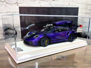 PORSCHE 911 (992) GT3 RS LUGGAGE VIOLA PURPLE METALLIC/BLACK LIVERY WITH BLUE WHEELS / ПОРШЕ 911 992 GT3 RS LUGGAGE VIOLA PURPLE МЕТАЛЛИК/ЧЕРНЫЙ ЛИВРЕЯ С СИНИМИ КОЛЕСАМИ — фото 10