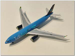 AIRBUS INDUSTRIES A330-243 AZUL LINHAS AEREAS BRASILEIRAS PR-AIT (ДЛИНА 14,75 СМ)