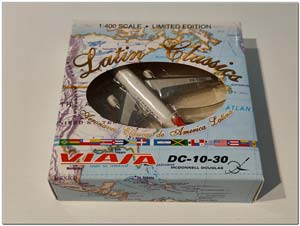 MCDONNELL DOUGLAS DC-10-30 VIASA YV-135C LIMITED 500 PCS (ДЛИНА 13,77 СМ) — фото 4