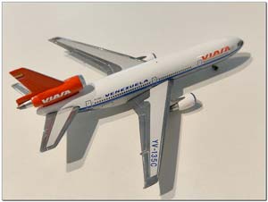 MCDONNELL DOUGLAS DC-10-30 VIASA YV-135C LIMITED 500 PCS (ДЛИНА 13,77 СМ) — фото 2