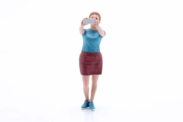 DIORAMA FIGURE SERIES #702 WOMAN WITH SMARTPHONE / ДИОРАМА ФИГУРКА СЕРИЯ ВОМАН СМАРТФОНЕ