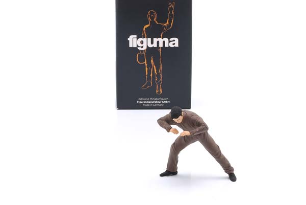 MECHANIC WITH BROWN OVERALL AT MOTOR - FIGURE FIGURENMANUFAKTUR / МЕЧАНИК КОРИЧНЕВЫЙ ОВЕРАЛЛ АТ МОТОР ФИГУРКА ФИГУРЕНМАНУФАКТУР — фото 3