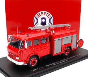 SAVIEM SM7 DOUBLE CABINE TANKER TRUCK SAPEURS POMPIERS ROCHER FPT 28 EURE-ET-LOIR 1976, RED