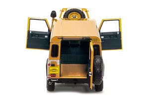 LAND ROVER DEFENDER 110 “CAMEL TROPHY” SUPPORT UNIT BORNEO 1989 LIMITED EDITION 1000 — фото 9