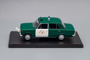 SEAT 124D POLICIA 1973, GREEN / WHITE — фото 3
