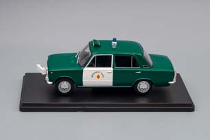 SEAT 124D POLICIA 1973, GREEN / WHITE — фото 4