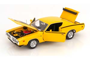DODGE CHARGER SUPER BEE 1971 YELLOW BLACK — фото 3