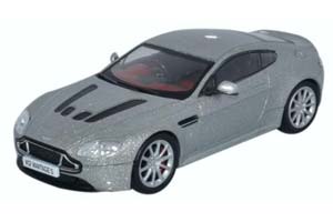 ASTON MARTIN V12 VANTAGE S 2017 LIGHTNING SILVER — фото 1