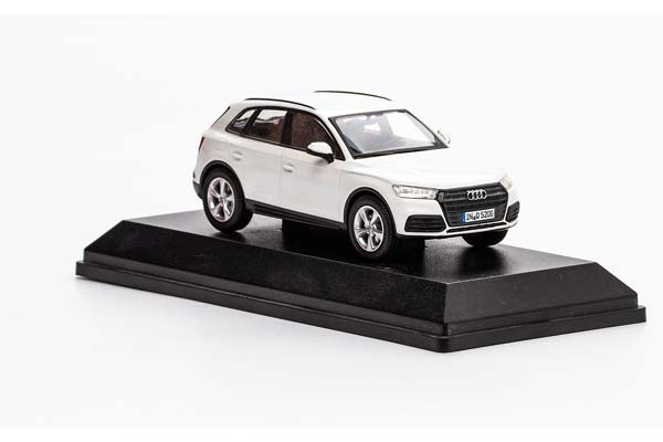 AUDI Q5 2016 WHITE / АУДИ Q5 2016 БЕЛЫЙ (ДЛИНА 15 СМ, БОКС МОЖЕТ ИМЕТЬ ПОВРЕЖДЕНИЯ, КАРТОННОЙ УПАКОВКИ НЕТ) — фото 3