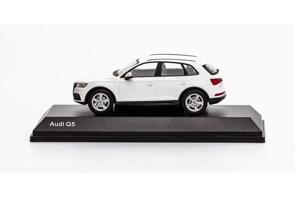 AUDI Q5 2016 WHITE / АУДИ Q5 2016 БЕЛЫЙ (ДЛИНА 15 СМ, БОКС МОЖЕТ ИМЕТЬ ПОВРЕЖДЕНИЯ, КАРТОННОЙ УПАКОВКИ НЕТ) — фото 5