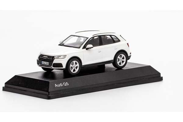 AUDI Q5 2016 WHITE / АУДИ Q5 2016 БЕЛЫЙ (ДЛИНА 15 СМ, БОКС МОЖЕТ ИМЕТЬ ПОВРЕЖДЕНИЯ, КАРТОННОЙ УПАКОВКИ НЕТ)