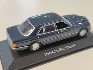 MERCEDES W126 560SEL 1989 СИНИЙ (БОКС МОЖЕТ ИМЕТЬ ПОТЕРТОСТИ ИЛИ ТРЕЩИНЫ) — фото 2