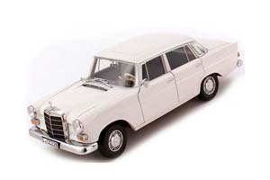 MERCEDES W110 200 1966 WHITE