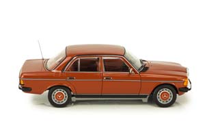 MERCEDES W123 E200 E-CLASS LIMOUSINE 1980-1985 ENGLISH RED LIMITED EDITION 1000 PCS — фото 13