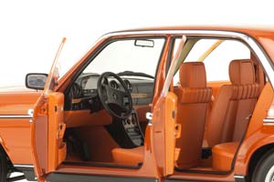 MERCEDES W123 E200 E-CLASS LIMOUSINE 1980-1985 ENGLISH RED LIMITED EDITION 1000 PCS — фото 5