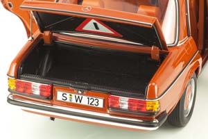 MERCEDES W123 E200 E-CLASS LIMOUSINE 1980-1985 ENGLISH RED LIMITED EDITION 1000 PCS — фото 8