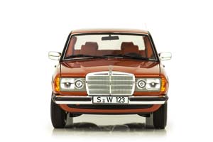 MERCEDES W123 E200 E-CLASS LIMOUSINE 1980-1985 ENGLISH RED LIMITED EDITION 1000 PCS — фото 9