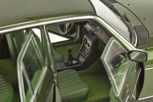 MERCEDES W123 E200 E-CLASS LIMOUSINE 1980-1985 GREEN LIMITED EDITION 1000 PCS — фото 6