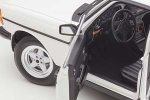MERCEDES W123 200 E-CLASS 1980 AMG AEROKIT WHITE — фото 9