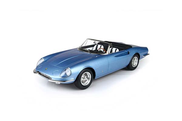 FERRARI 365 CALIFORNIA GENEVE MOTOR SHOW 1966 S/N 08347 METALLIC LIGHT BLUE / ФЕРРАРИ 365 КАЛИФОРНИА ГЕНЕВЕ МОТОР СХОВ 1966 С № 08347 1:18 ГОЛУБОЙ — фото 4