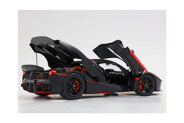 FERRARI LAFERRARI MATT BLACK WITH RED STRIPES FERNANDO ALONSO ECO LEATHER BASE - DISPLAY CASE INCLUDED / ФЕРРАРИ ЛАФЕРРАРИ МАТТ ПОЛОСЫ ФЕРНАНДО АЛОНСО ЕКО ЛЕАТХЕР БАЗА 1:18 КРАСНЫЙ — фото 5
