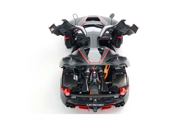 FERRARI LAFERRARI MATT BLACK WITH RED STRIPES FERNANDO ALONSO REAL CARBON BASE - DISPLAY CASE INCLUDED / ФЕРРАРИ ЛАФЕРРАРИ МАТТ ПОЛОСЫ ФЕРНАНДО АЛОНСО РЕАЛ КАРБОН БАЗА 1:18 КРАСНЫЙ — фото 7
